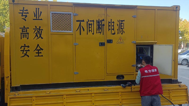 伊吾柴油发电机组和UPS电源配合使用时，如何避免切换过程中的电力中断？